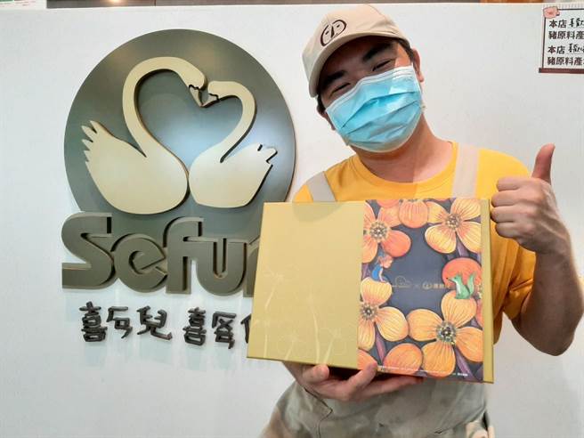 高雄市11家庇護工場在中秋節推出相關應景的商品活動。（高市勞工局提供／石秀華高雄傳真）