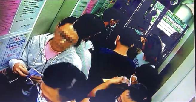 国立中正大学刘姓女大学生失踪14年，检警怀疑她的阮姓男友涉重嫌，却苦无证据，日前意外发现阮男的郭姓阿嬷也离奇失踪，今年5月搜索其住处，查扣郭妇证件、假牙等证物，证实阮男涉嫌杀害祖母。（民眾提供／林欣仪台中传真）