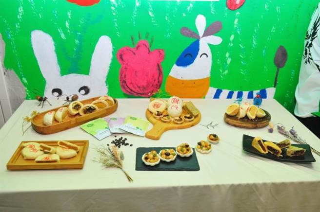 苗栗幼安教养院自制的中秋月饼受到许多人肯定。（苗栗县政府提供／谢明俊苗栗传真）