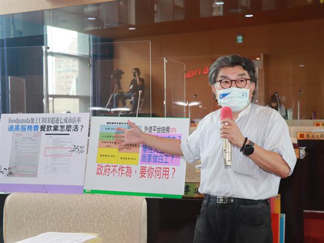 台中市议员李中3日在总质询时表示，政府若漠视平台业者垄断性收取高额服务费用，应制订自治条例因应。（卢金足摄）