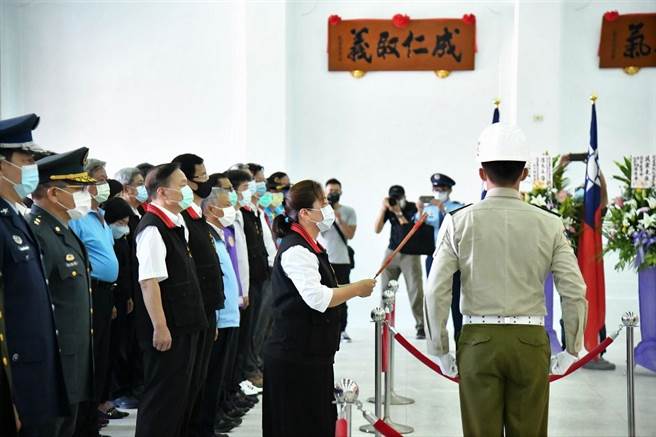 空軍少校羅尚樺烈士靈位入祀花蓮忠烈祠，縣長徐榛蔚擔任主祭官致祭。（花蓮縣政府提供／王志偉花蓮傳真）