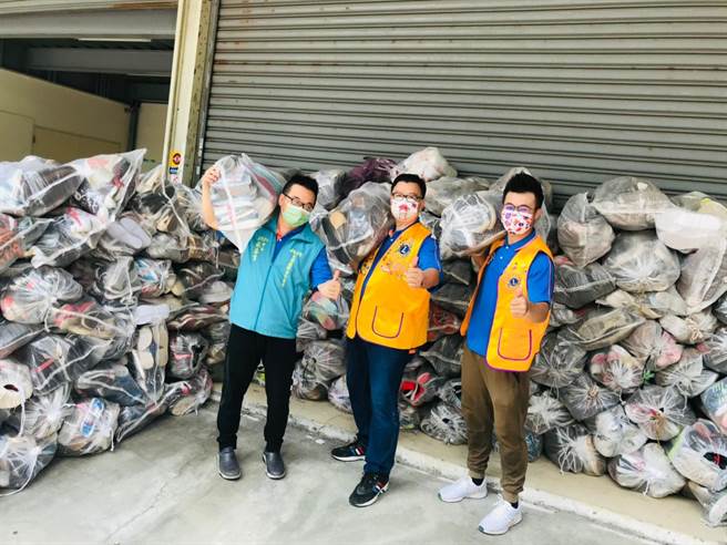 送到非洲的爱心鞋，有男、女鞋，也有童鞋，它们将透过旧鞋救命国际基督关怀协会及万海航运，送爱到非洲。（读者提供／张妍溱台中传真）