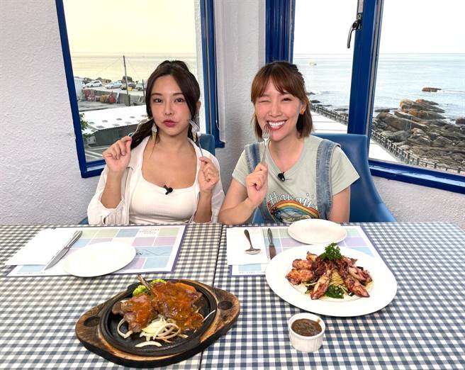 李懿乐当妹头，和超人气乐天啦啦队女神巫苡萱一起介绍美食。（年代提供）