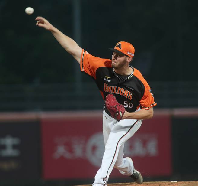 统一狮队先发投手布雷克。（郑任南摄）