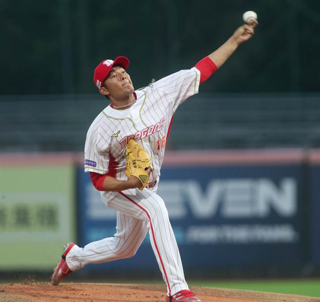 味全龙队王维中。（郑任南摄）