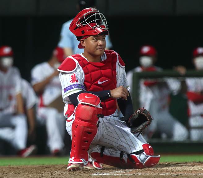 味全龙捕手吉力吉捞．巩冠。（郑任南摄）