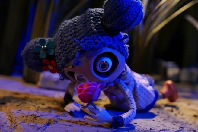 《病玫瑰》融合傳統工藝與微距攝影科技的創意。（HTC VIVE ORIGINALS提供）