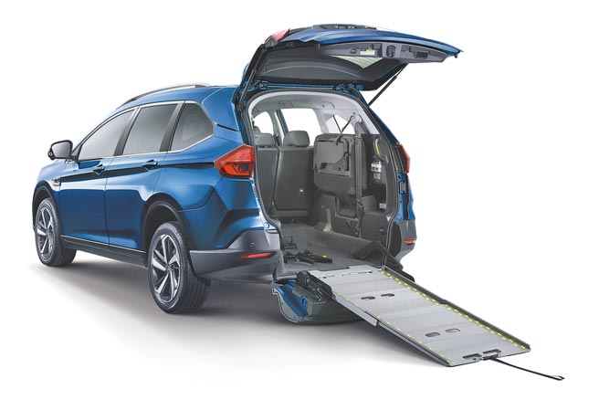 URX多功能斜坡板让休旅生活有了无限可能。（纳智捷提供）