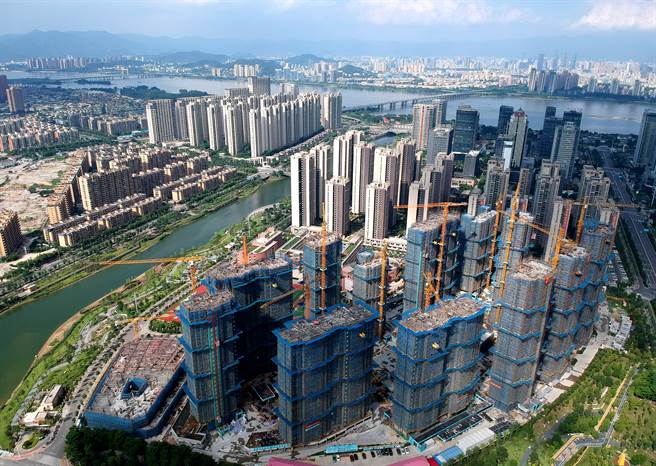 住房是大陆民眾最关心的问题，也是目前最严重的社会矛盾焦点之一。大陆连着数年打击房地产炒作，但成效并不显着。虽然民间对于德国的住房政策有极多的讨论，但政策转型确有不少困难。（图／中新社）