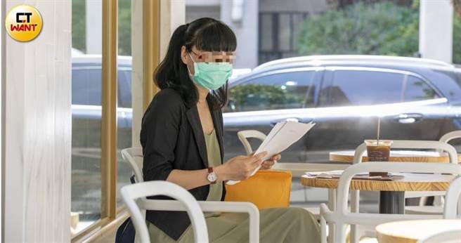 杨氏红娘因为重婚问题，在台无法取得身分证，申请恢復越南国籍也没有结果，只能孤苦漂流在台湾社会中。（图／宋岱融摄）