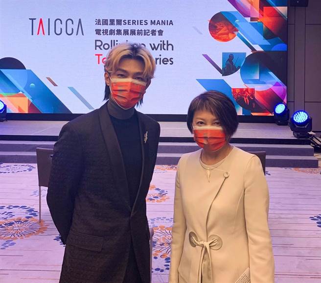 民进党立委范云（右）、艺人炎亚纶（左）。（图／取自范云脸书）