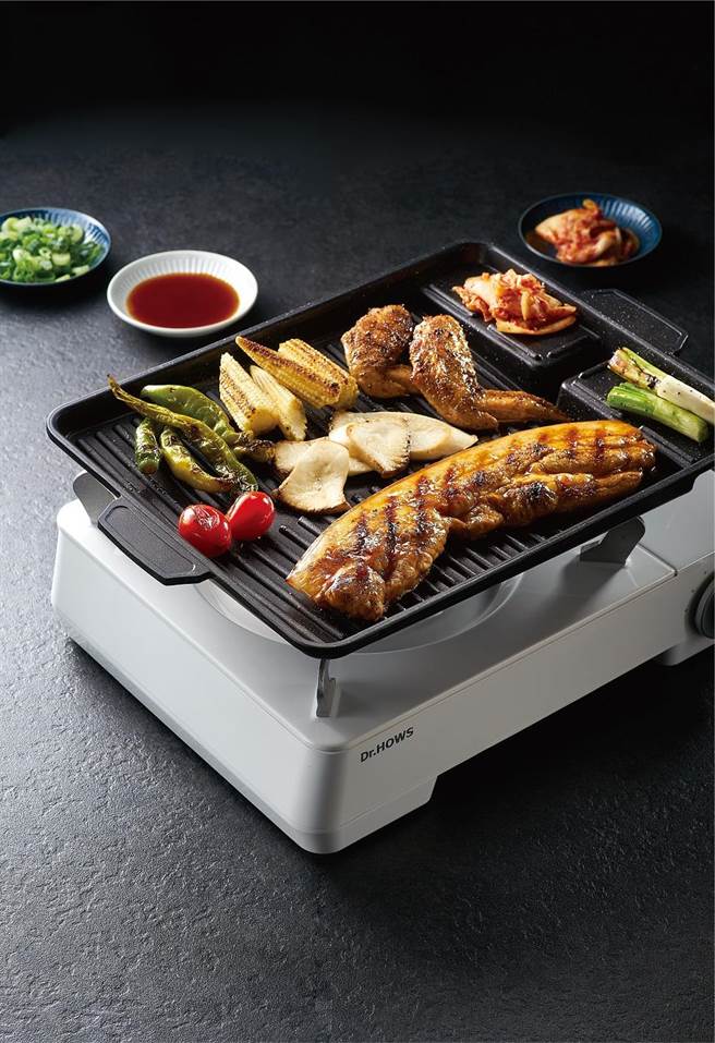 今年全联中秋烤肉月提倡「在家烤，安心吃」，集结中秋烤肉相关商品皆祭出优惠，也推出便利烤、少油烟的烤盘。（全联提供）