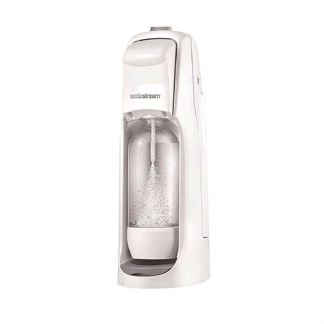 灿坤推荐的SodaStream Jet 气泡水机，会员价3400元，促销优惠价1980元。（灿坤提供）