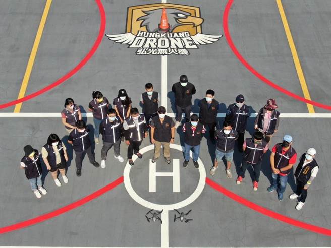 科技执法新利器，中市环保局考取无人机专业操作证。（台中市政府提供）
