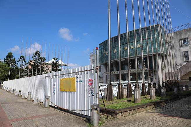 嘉義縣政府為迎接2022年全民運動會，投入近8000萬進行縣立體育館相關整修、整建工作。（呂妍庭攝）