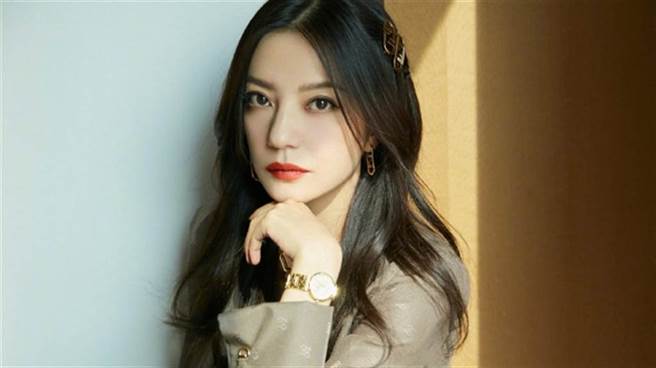 赵薇遭封杀后目前行踪成谜。（图/微博)