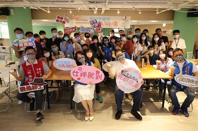 新竹县政府规画「前往幸福街—街角遇到爱」联谊活动，今年首场4日在竹北市同心楼举办。（庄旻静摄）  