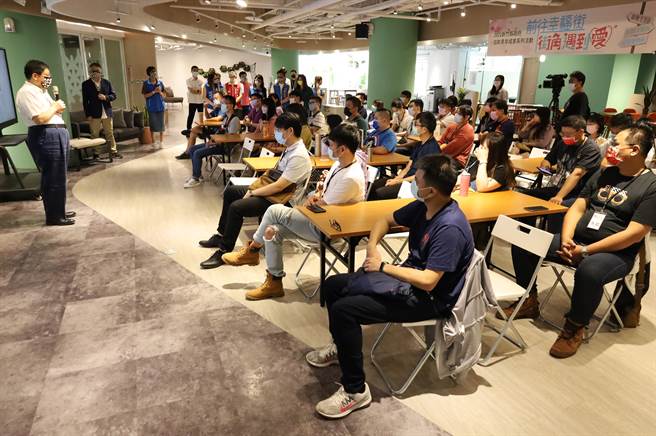 新竹县政府规画「前往幸福街—街角遇到爱」联谊活动，今年首场4日在竹北市同心楼举办。（庄旻静摄）