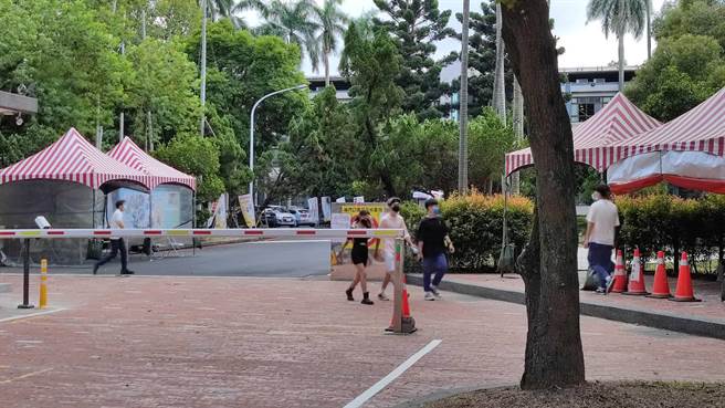 长荣航空机师突破性感染，传给就读北科附工的儿子。立法委员万美玲向中央喊话，要求让桃园市民优先接受完整疫苗施打。（本报资料照）