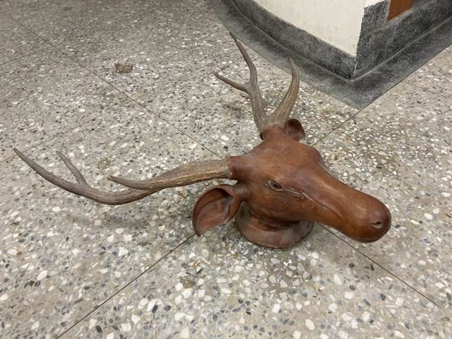 学甲警方在郑嫌住处起获木料赃物，并公布相关照片，呼吁民眾赶快来指认。（读者提供／张毓翎台南传真）