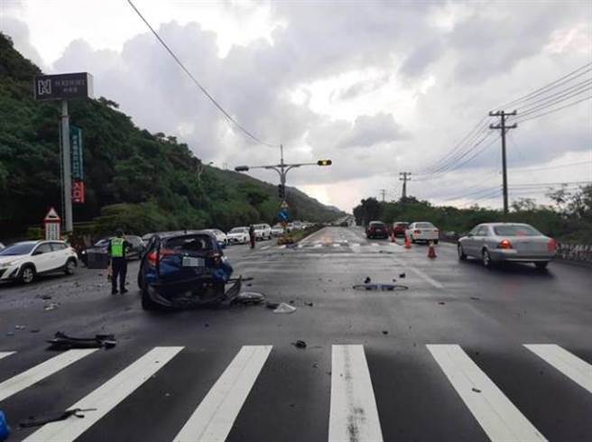 台26线枋山段4日下午发生4车追撞意外，共7人受伤送医，幸都意识清楚、无生命危险。（警方提供／谢佳潾屏东传真）
