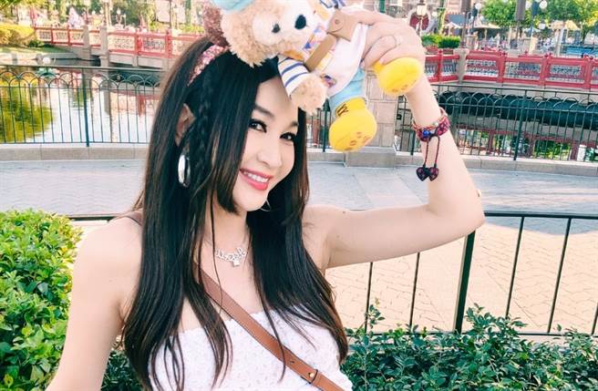 温碧霞衰卷不老女神耍大牌风波，社群网站被网友骂声灌爆。(取自温碧霞微博)