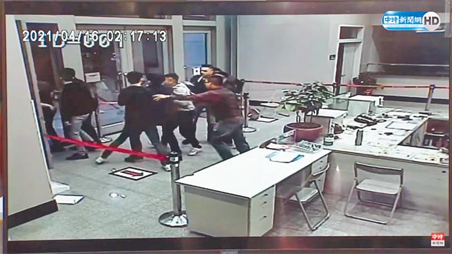 四海幫大哥徐天力在台北開設賭場，因姪子徐權夜襲派出所惹出「松山之亂」，導致賭場遭警搗破。（本報資料照片）