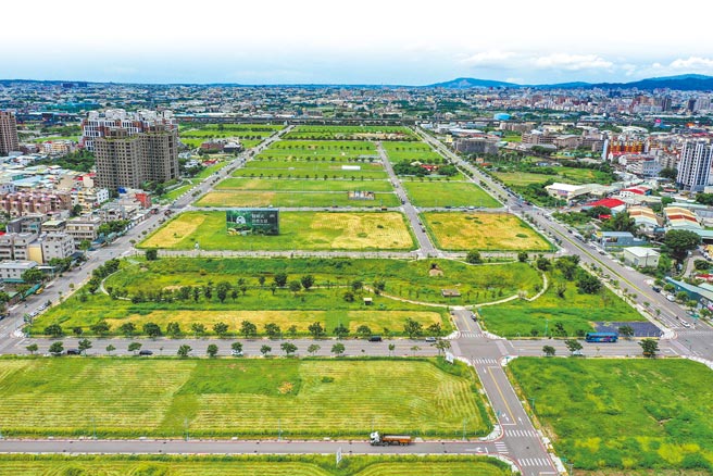 台中市近年来重划面积最大的14期重划区，因紧临精华崇德商圈与74号快速道路，一跃成为北屯区最新高价宅聚落。（业者提供）