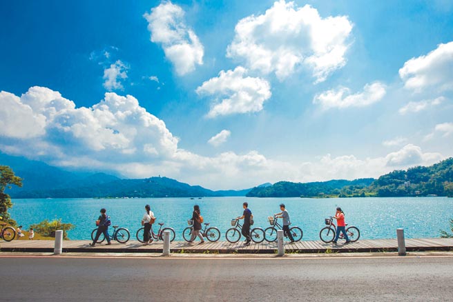 因應五倍券商機，到南投旅遊消費200元就可參加抽獎。（廖志晃攝）