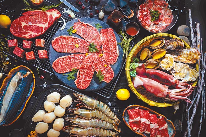 台南老爷行旅推出中秋烧烤生鲜食材箱「4人派对组」。（台南老爷行旅提供）