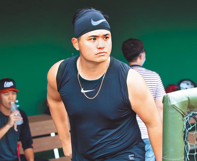 统一狮队4日推出胡智为先发，与徐若熙同场竞技。（郑任南摄）