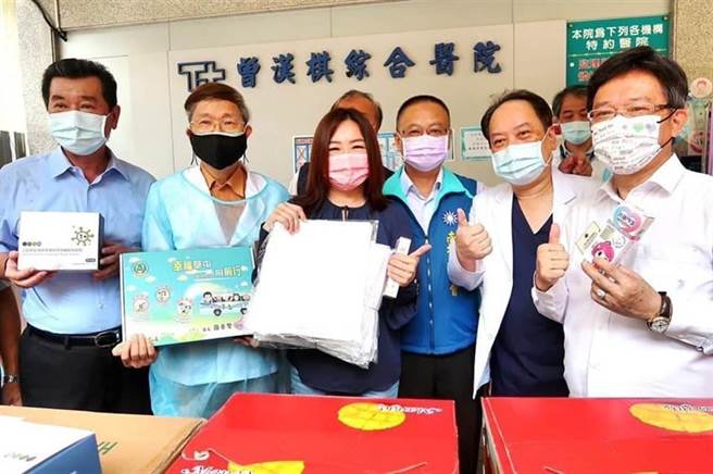 国民党立委马文君（前排左三）5日在脸书粉丝页针对国防部预算创新高，提出看法。（资料照片／冯惠宜台中传真）