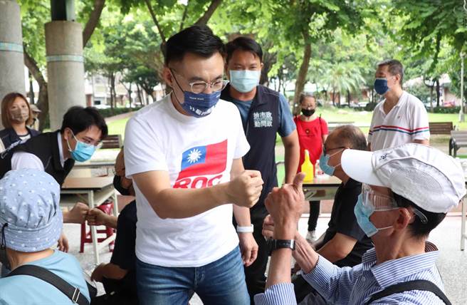 問鼎連任的國民黨主席江啟臣，今天回到台中市展開拜訪拉票，獲得黨員的力挺。（讀者提供）