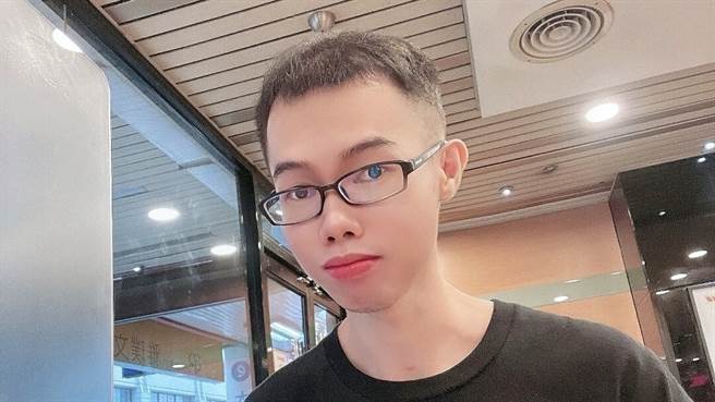 网红邓佳华从日月光离职后，找到一家小型电子厂的工作，没想到才上工1天就被开除，甚至连薪水都没拿到。（图／翻摄自邓佳华脸书）