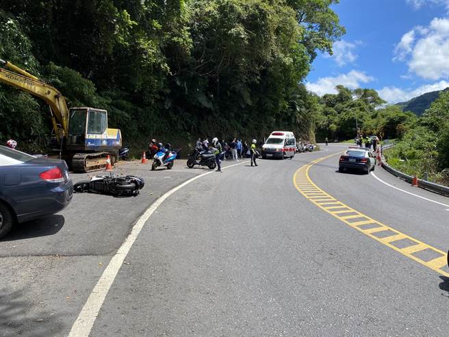 3名年轻人相约北宜路兜风，疑因车速过快肇事。（民眾提供）