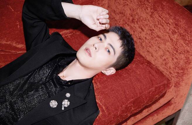 男神陈学冬在圈内耕耘8年，其代表作都因为跟劣迹艺人合作而下架，精准踩雷让成绩基本上归零。(翻摄自陈学冬微博)