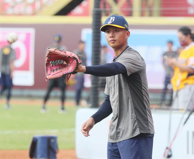 中信兄弟李圣裕一军初先发，镇守中外野、打8棒。（陈怡诚摄）