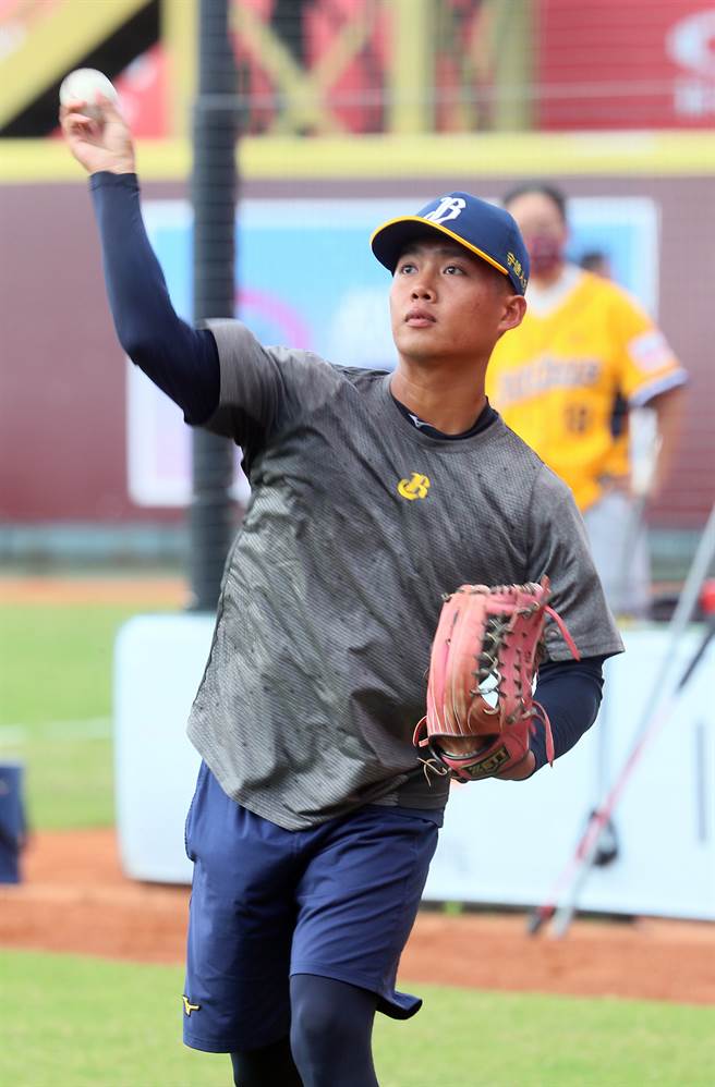 中信兄弟李圣裕一军初先发，镇守中外野、打8棒。（陈怡诚摄）