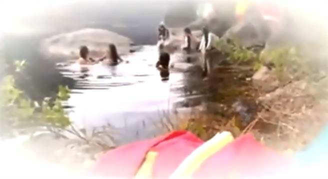 北韩六名女演员38秒洗澡片段，由于每个都貌美如花，受到不少台湾网友讚赏。（图／FB@朝鲜经贸文化情报 DPRK）