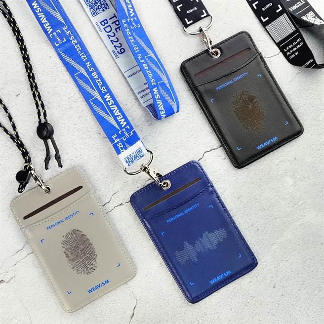 WEAVISM生化客制系列的首发单品是 「织本真皮证件套」，凡购买证件套 (售价:880NT)，即能选择以「声纹」或「指纹」的方式在单品上雕刻专属的辨识符号。（WEAVISM织本主义提供）