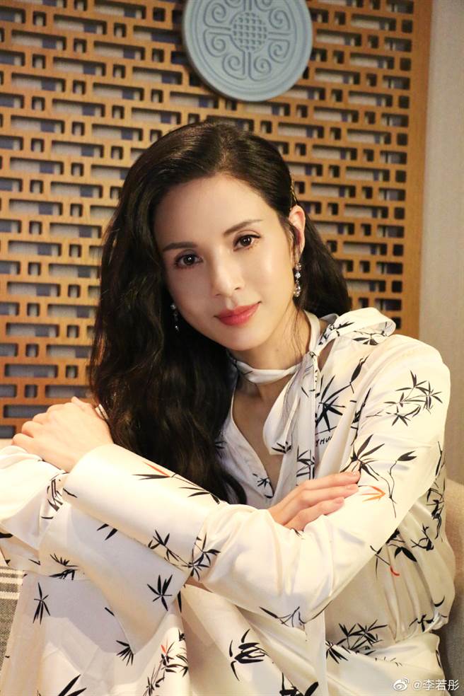 李若彤因为过瘦而导致眼眶凹陷。(取自李若彤微博)