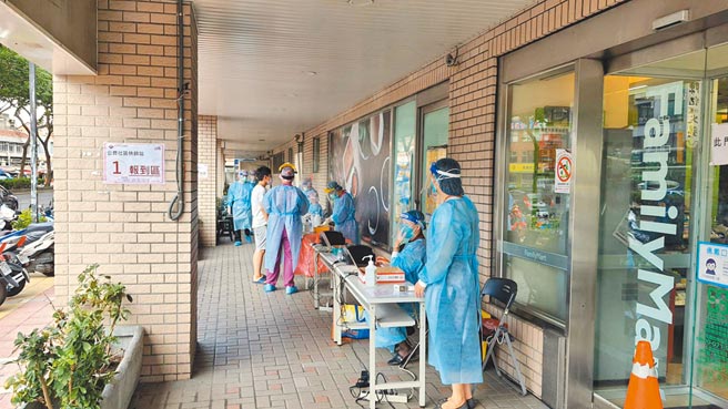 確診機師案16120曾於8月28日返回苗栗頭份老家，苗栗縣政府以禦敵從嚴原則，4日起對頭份市成功里12至14鄰啟動社區快篩防疫機制。（民眾提供／陳育賢苗栗傳真）