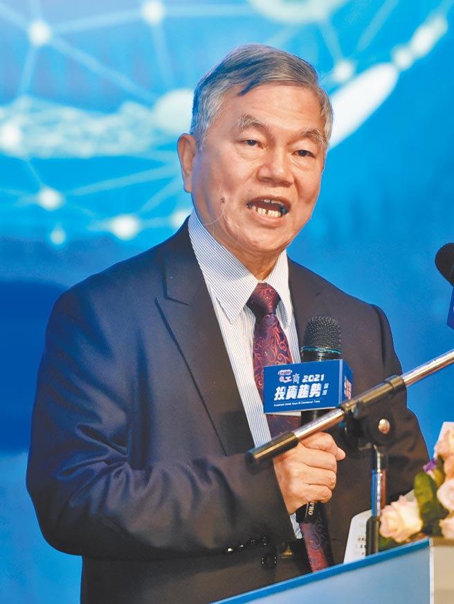 行政院副院长沈荣津顶着7旬年纪，最近1个月内走访全台13处电厂，就怕电力改革功亏一篑。（本报资料照片）