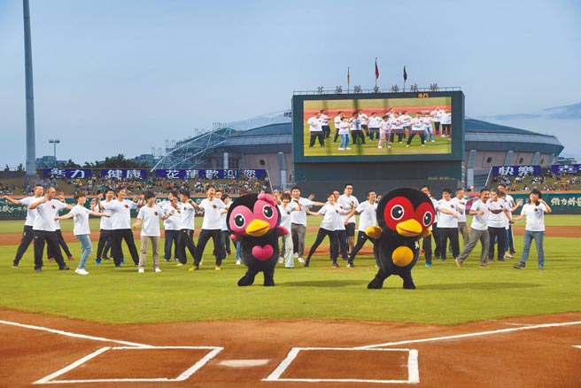 「能高团」棒球队成军百年，10月将举办「能高杯全国三级棒球锦标赛」，预计有来自全国11个县市、60支三级棒球队伍，齐聚花莲县立棒球场竞技。（本报资料照片）