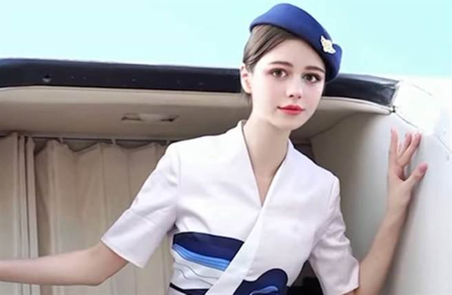 一名混血空姐绝美外貌引热议。(图／翻摄自Matt的IG)