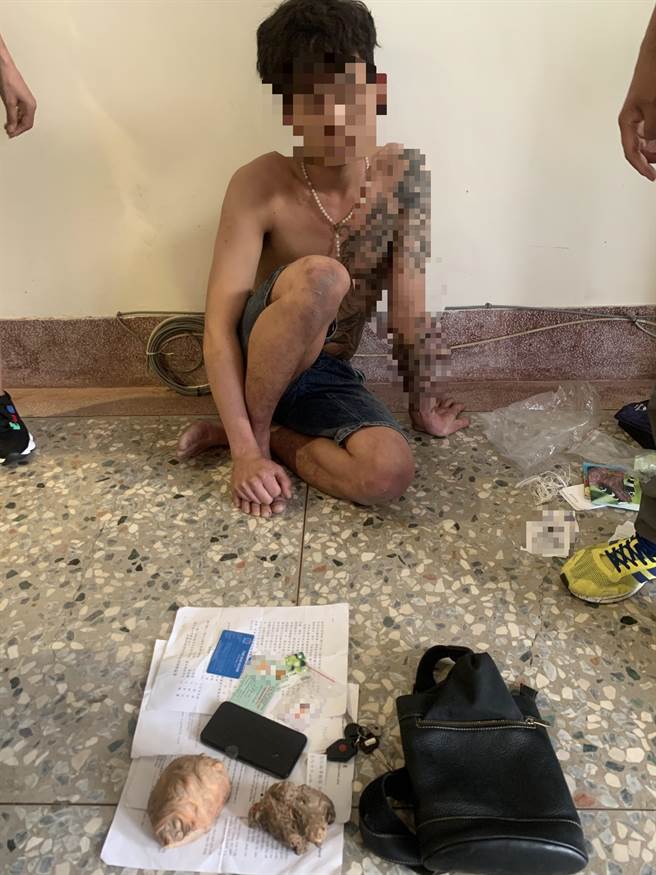 警方逮捕2名越南籍逃逸移工，訊後依違反森林法送辦。（圖／保七總隊刑警大隊提供）