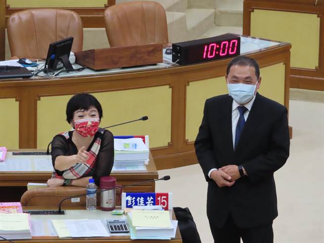 学生将开打BNT疫苗 侯友宜：做好沙盘推演。（叶德正摄）