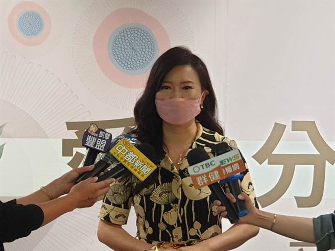 五湖园开发集团总经理雷静怡指出，五湖园生命智慧园区，30年来始终秉持「敬天爱人」、「 永恒护念」 品牌精神。（陈淑娥摄）