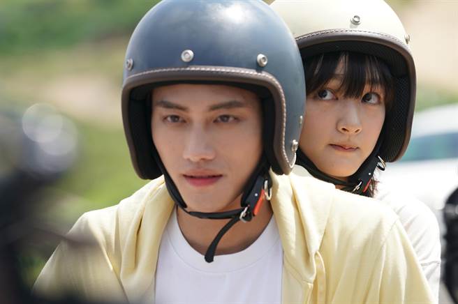 王淨與范少勳重新詮釋《比悲傷》電影版裡陳意涵「宋媛媛Cream」與劉以豪「張哲凱 K」的虐心愛情。（Netflix提供）