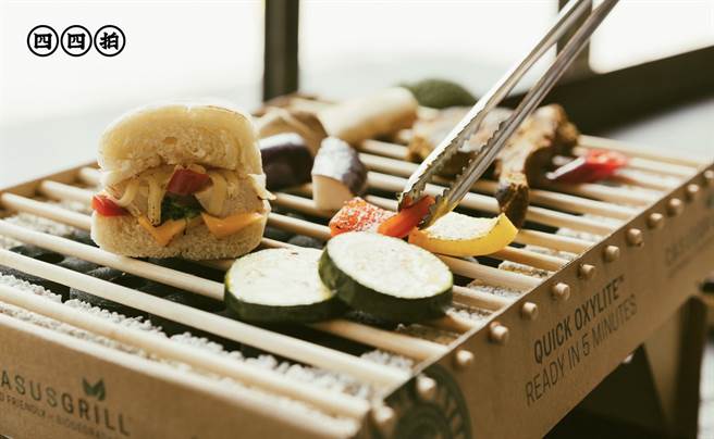 台南藍帶名店「那個那裡」限量口味月餅上市。(戴志揚翻攝)